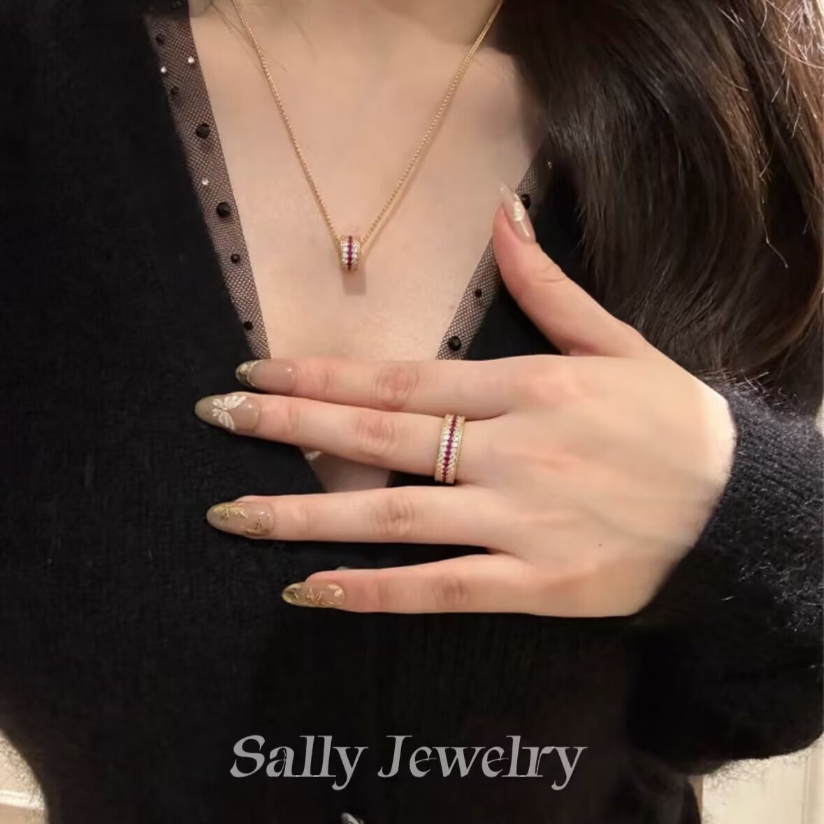 A model wearing the Heart-Beating Rose Ring and Necklace Set, showcasing the intricate rose designs with heart-shaped details. The sparkling accents on the pieces catch the light, adding a romantic and elegant touch to the model's overall look, perfect for a sophisticated and feminine style.