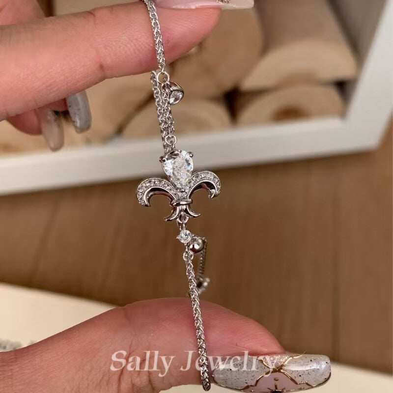 Luxurious Iris Diamond Bracelet